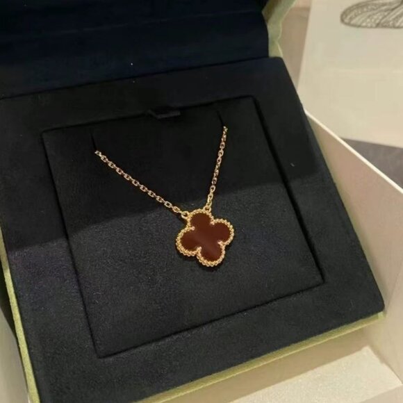 Van Cleef & Arpels 18k gold red agate necklace - Picture 1 of 5